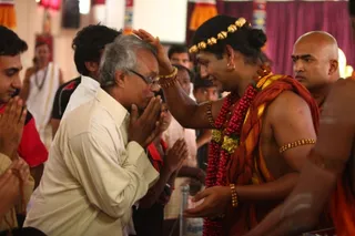 http://nithyananda.org/sites/default/files/photo-gallery/28_Nithyananda_sarva-darshan_04may2012.JPG