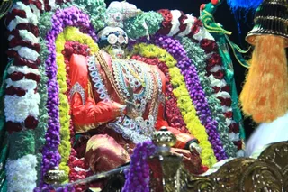 http://nithyananda.org/sites/default/files/photo-gallery/29_Nithyananda_procession_03may2012.JPG