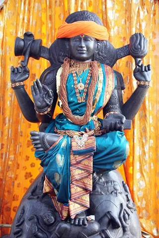 Dakshinamurthy radiating Silence.