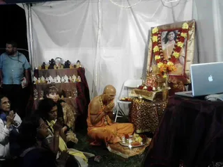 http://nithyananda.org/sites/default/files/photo-gallery/2_nithyananda_la_13oct2012.jpg