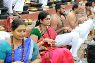 http://nithyananda.org/sites/default/files/photo-gallery/3-2016-12dec-12th-nithyananda-diary_DSC_6332_bengaluru-aadheenam-sadashivoham-day12-puja-rudrabhishekam-swamiji.jpg