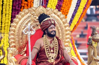 http://nithyananda.org/sites/default/files/photo-gallery/3-2016-12dec-12th-nithyananda-diary_G28A9678_bengaluru-aadheenam-sadashivoham-day12-puja-rudrabhishekam-swamiji.jpg