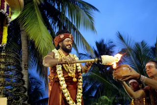 http://nithyananda.org/sites/default/files/photo-gallery/3-2016-12dec-12th-nithyananda-diary_IMG_6609_bengaluru-aadheenam-sadashivoham-day12-karthigai-deepam-swamiji_0.jpg