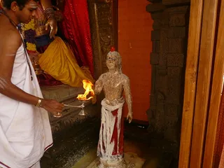 http://nithyananda.org/sites/default/files/photo-gallery/33-Nithyananda_2.JPG