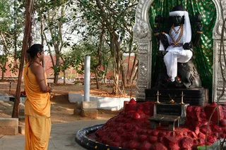 http://nithyananda.org/sites/default/files/photo-gallery/3_Nithyananda_3_Apr_2012.JPG