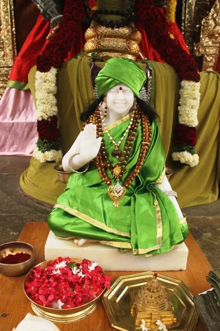 http://nithyananda.org/sites/default/files/photo-gallery/3_nithyananda-temple-12sep2012.JPG