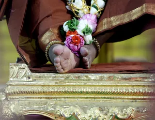 http://nithyananda.org/sites/default/files/photo-gallery/4-2016-12dec-12th-nithyananda-diary_4H7A0252_bengaluru-aadheenam-sadashivoham-day12-karthigai-deepam-swamiji.jpg