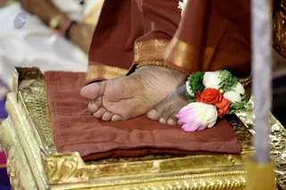 http://nithyananda.org/sites/default/files/photo-gallery/4-2016-12dec-12th-nithyananda-diary_4H7A0276_bengaluru-aadheenam-sadashivoham-day12-karthigai-deepam-swamiji.jpg
