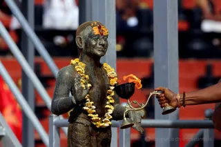 http://nithyananda.org/sites/default/files/photo-gallery/4-2016-12dec-12th-nithyananda-diary_4H7A9988_bengaluru-aadheenam-sadashivoham-day12-puja-rudrabhishekam-swamiji.jpg