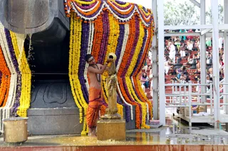 http://nithyananda.org/sites/default/files/photo-gallery/4-2016-12dec-12th-nithyananda-diary_IMGL4646_bengaluru-aadheenam-sadashivoham-day12-puja-rudrabhishekam-swamiji.jpg
