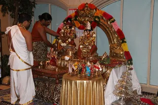 Swamiji with Nithyanandeshwara and Nithyanandeshwari