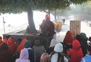 Swamiji taking Inner Awakening class on the banks of river Ganga.