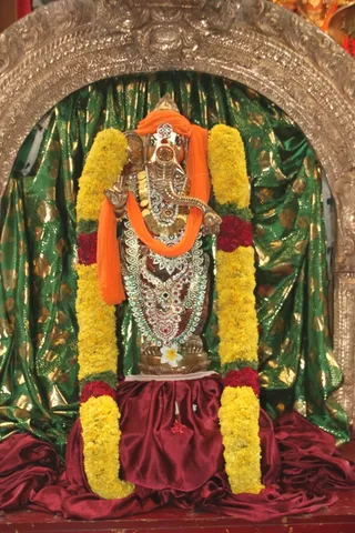 http://nithyananda.org/sites/default/files/photo-gallery/4_nithyananda-temple-15sep2012.JPG
