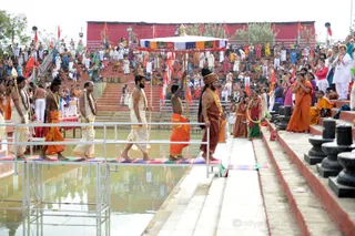 http://nithyananda.org/sites/default/files/photo-gallery/5-2016-12dec-12th-nithyananda-diary_DSC_6447_bengaluru-aadheenam-sadashivoham-day12-puja-rudrabhishekam-swamiji.jpg