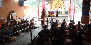 http://nithyananda.org/sites/default/files/photo-gallery/5-arathi.jpg