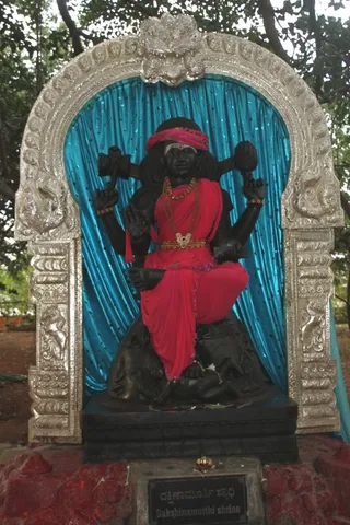 http://nithyananda.org/sites/default/files/photo-gallery/5_nithyananda-temple-15sep2012.JPG