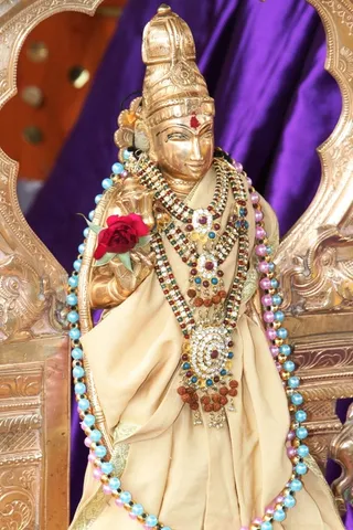 http://nithyananda.org/sites/default/files/photo-gallery/5_nithyananda_temple_22aug2012.JPG