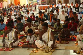 http://nithyananda.org/sites/default/files/photo-gallery/6_Nithyananda_padha-pooja_03may2012.JPG