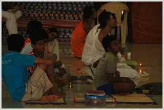 http://nithyananda.org/sites/default/files/photo-gallery/6_Nithyananda_satsang_06may2012.JPG