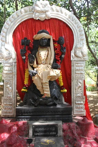 http://nithyananda.org/sites/default/files/photo-gallery/6_nithyananda_23sep2012_0.JPG
