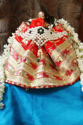 http://nithyananda.org/sites/default/files/photo-gallery/6_nithyananda_temple_10aug2012.JPG