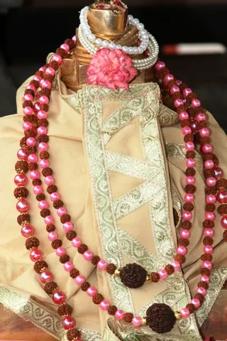 http://nithyananda.org/sites/default/files/photo-gallery/6_nithyananda_temple_22aug2012.JPG