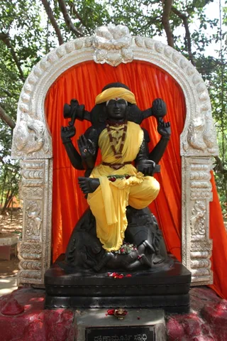 http://nithyananda.org/sites/default/files/photo-gallery/7_nithyananda-temple-14sep2012.JPG