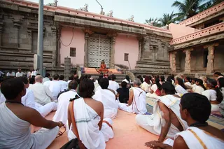 http://nithyananda.org/sites/default/files/photo-gallery/7_nithyananda_12oct2012.JPG