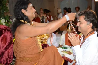 Individual darshan - Participants receives blessings for new Siddha Rudraksha Maala