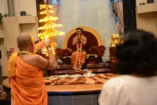 Maha arti during Pratyaksha Paada Puja