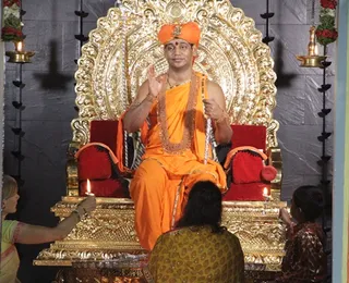 http://nithyananda.org/sites/default/files/photo-gallery/9_Nithyananda_22_Mar_2012.JPG