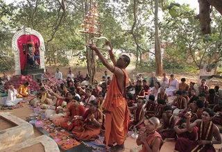 http://nithyananda.org/sites/default/files/photo-gallery/Arathi-2.jpg