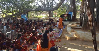 http://nithyananda.org/sites/default/files/photo-gallery/Arathi-3.jpg