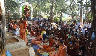 Arathi Dut=ring Morning PadaPuja
