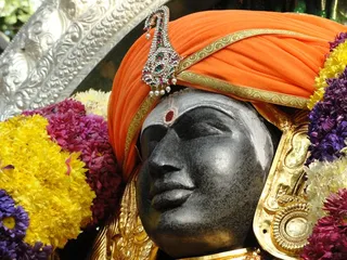 http://nithyananda.org/sites/default/files/photo-gallery/Dakshinamoorthy%20Face.JPG