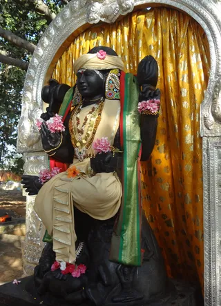 http://nithyananda.org/sites/default/files/photo-gallery/Dakshinamurthy1_4.jpg