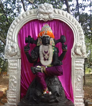 http://nithyananda.org/sites/default/files/photo-gallery/Dakshinamurthy2.jpg