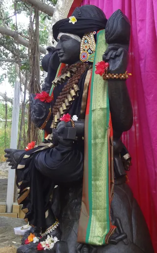 http://nithyananda.org/sites/default/files/photo-gallery/Dakshinamurthy2_0.jpg