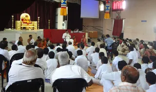 http://nithyananda.org/sites/default/files/photo-gallery/Devotees%202.jpg