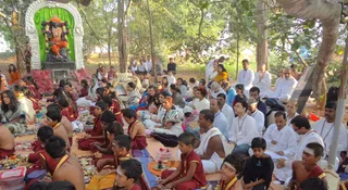 http://nithyananda.org/sites/default/files/photo-gallery/Devotees.jpg
