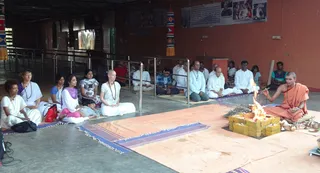 http://nithyananda.org/sites/default/files/photo-gallery/Guru%20homa.jpg