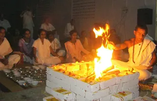 http://nithyananda.org/sites/default/files/photo-gallery/Homa2.jpg