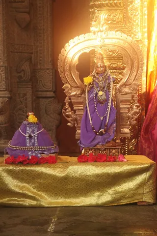 http://nithyananda.org/sites/default/files/photo-gallery/IMG_0350_0.JPG