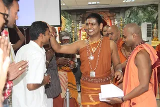 Swamiji Giving SarvaDarshan