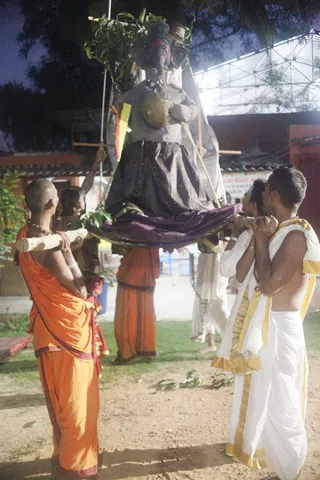 http://nithyananda.org/sites/default/files/photo-gallery/IMG_0840.JPG