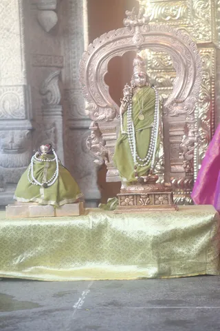 http://nithyananda.org/sites/default/files/photo-gallery/IMG_0898_0.JPG