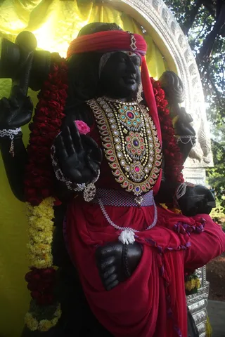 http://nithyananda.org/sites/default/files/photo-gallery/IMG_0942_1.JPG