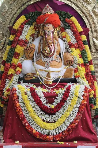 http://nithyananda.org/sites/default/files/photo-gallery/IMG_1150.JPG