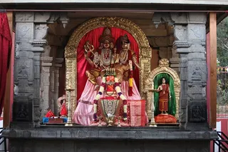 Sri Nithyanandeswara and Nithyanandeswari