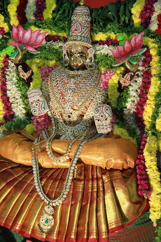 http://nithyananda.org/sites/default/files/photo-gallery/IMG_4935.JPG